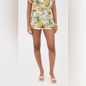 NWT FARM RIO Delicate Pineapple Print Shorts Hawaiian Tropical yellow green vaca